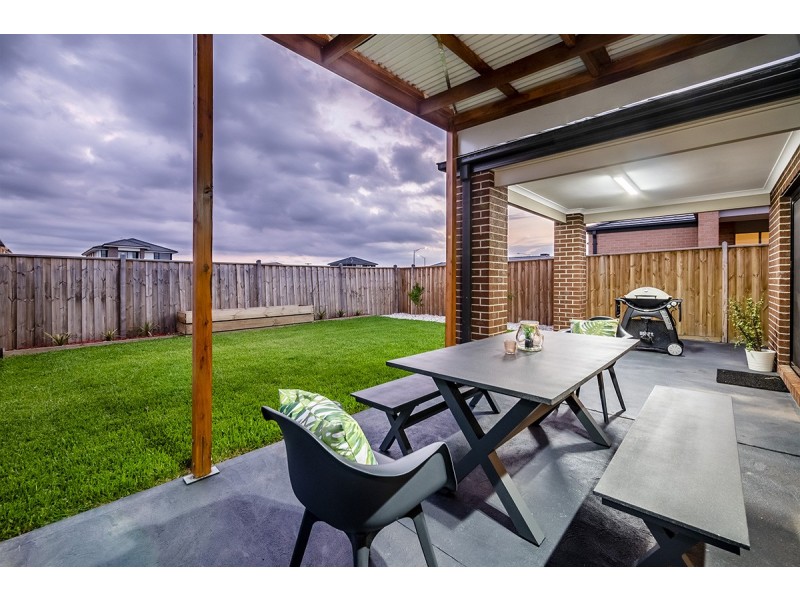 51 Mossey Crescent, Cranbourne East VIC 3977