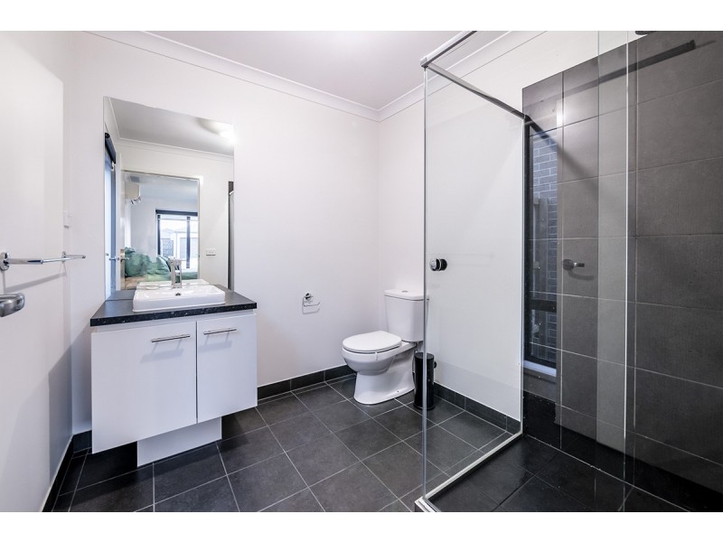 51 Mossey Crescent, Cranbourne East VIC 3977