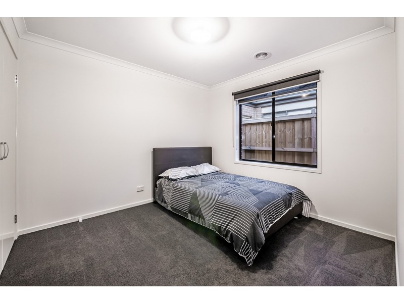 51 Mossey Crescent, Cranbourne East VIC 3977