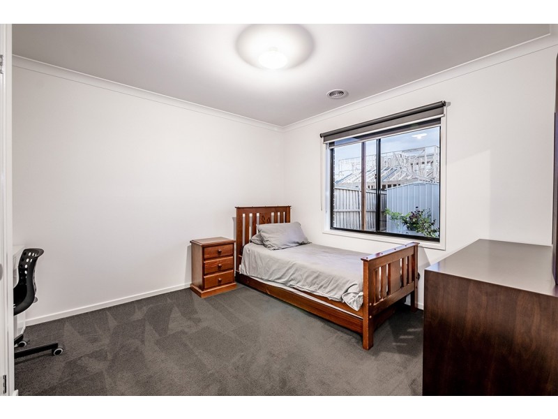 51 Mossey Crescent, Cranbourne East VIC 3977