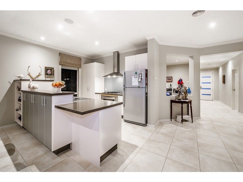 24 Carabeen Way, Lyndhurst VIC 3975