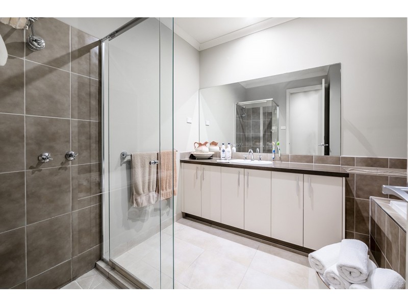 24 Carabeen Way, Lyndhurst VIC 3975