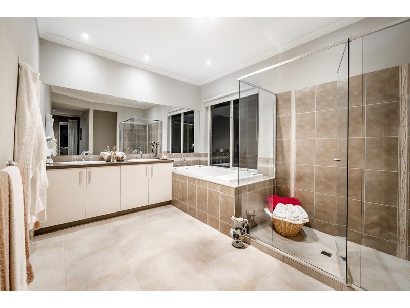 24 Carabeen Way, Lyndhurst VIC 3975