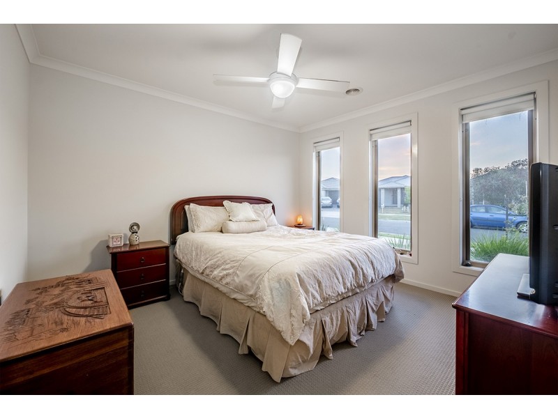 13 Omeara Crescent, Cranbourne East VIC 3977