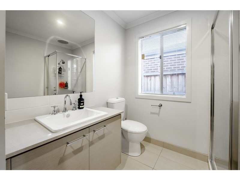 13 Omeara Crescent, Cranbourne East VIC 3977