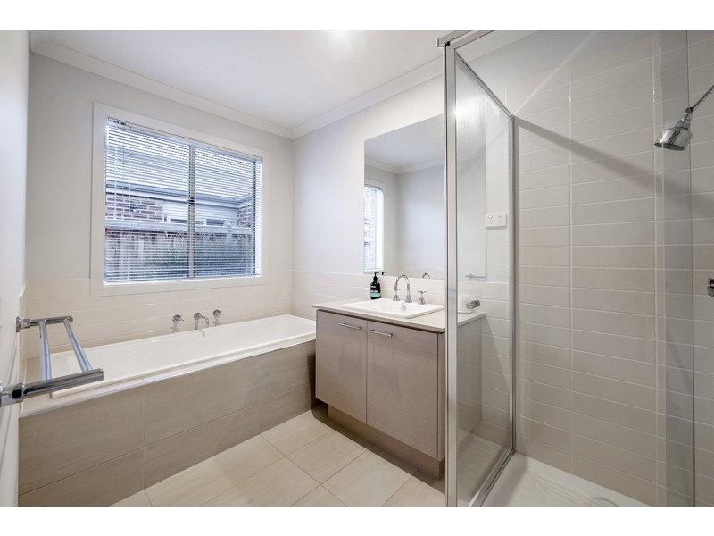 13 Omeara Crescent, Cranbourne East VIC 3977