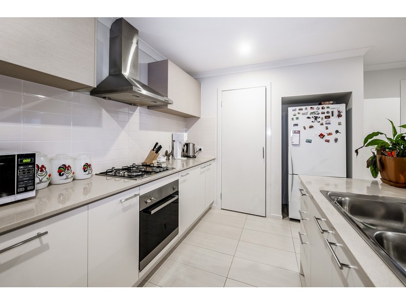 13 Omeara Crescent, Cranbourne East VIC 3977