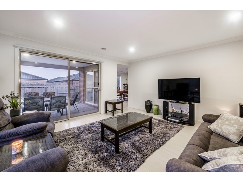 13 Omeara Crescent, Cranbourne East VIC 3977