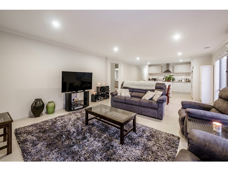 13 Omeara Crescent, Cranbourne East VIC 3977