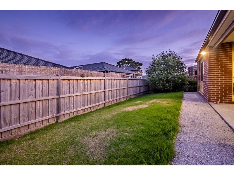 13 Omeara Crescent, Cranbourne East VIC 3977