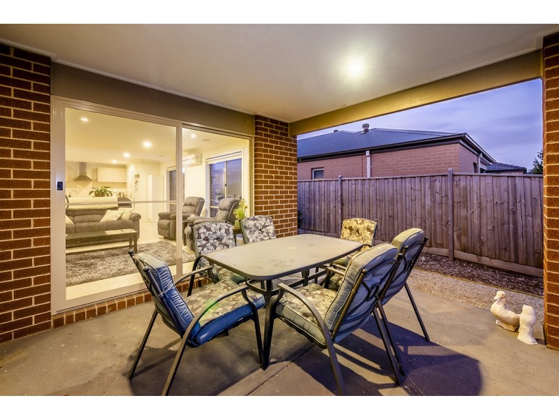 13 Omeara Crescent, Cranbourne East VIC 3977