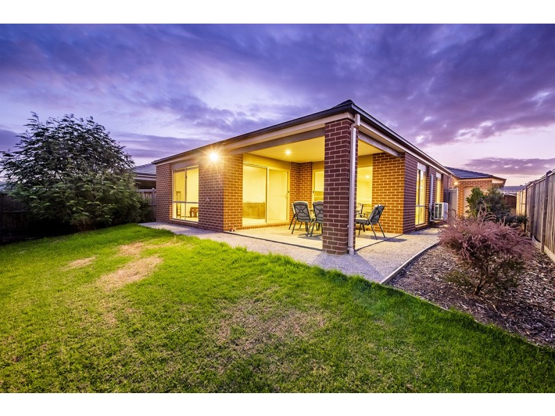 13 Omeara Crescent, Cranbourne East VIC 3977