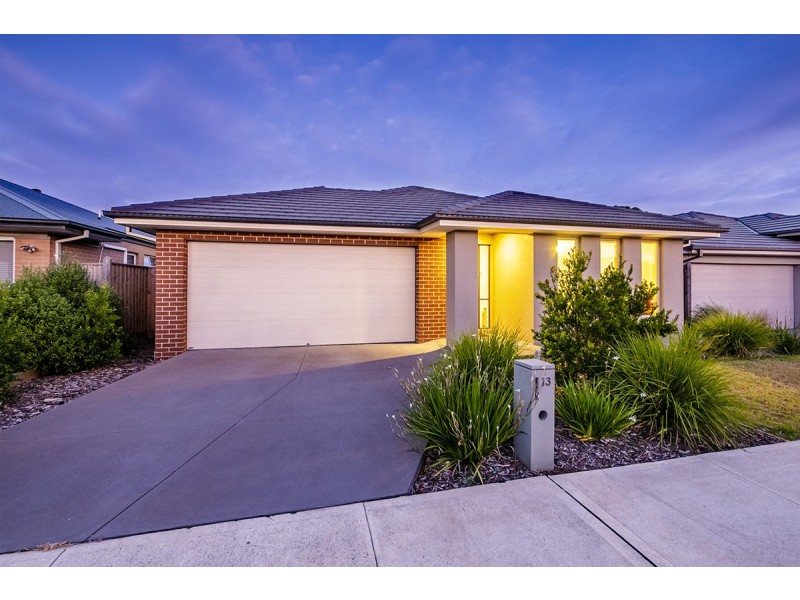 13 Omeara Crescent, Cranbourne East VIC 3977