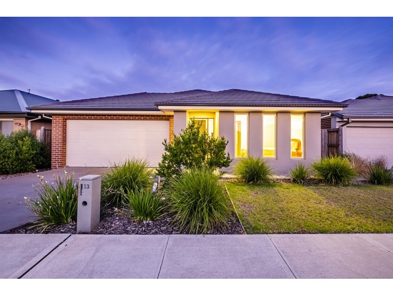 13 Omeara Crescent, Cranbourne East VIC 3977
