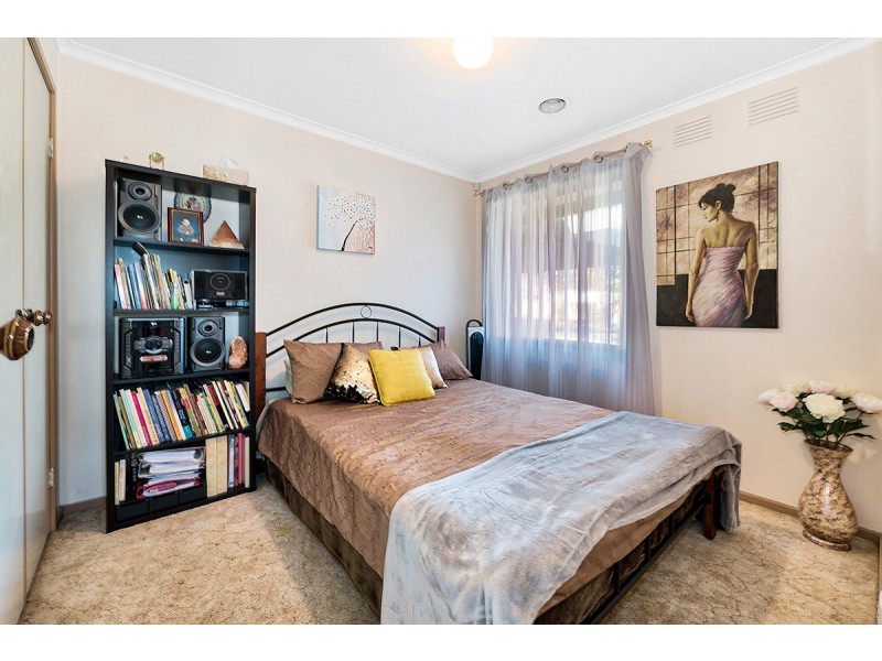 35 Lamont Crescent, Cranbourne VIC 3977