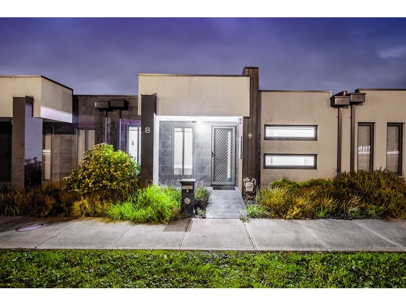 8 Kavanagh Lane, Clyde North VIC 3978