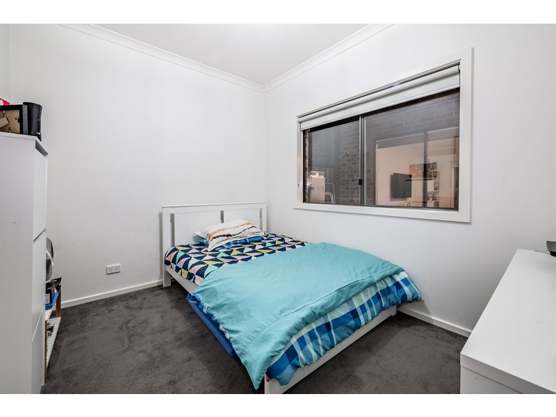 8 Kavanagh Lane, Clyde North VIC 3978