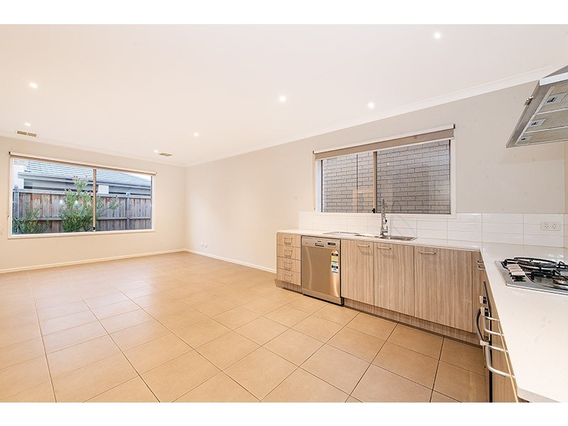 24 Harvard Street, Cranbourne West VIC 3977