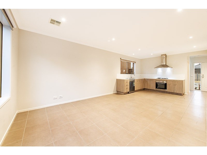 24 Harvard Street, Cranbourne West VIC 3977