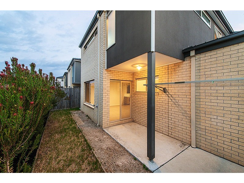 24 Harvard Street, Cranbourne West VIC 3977