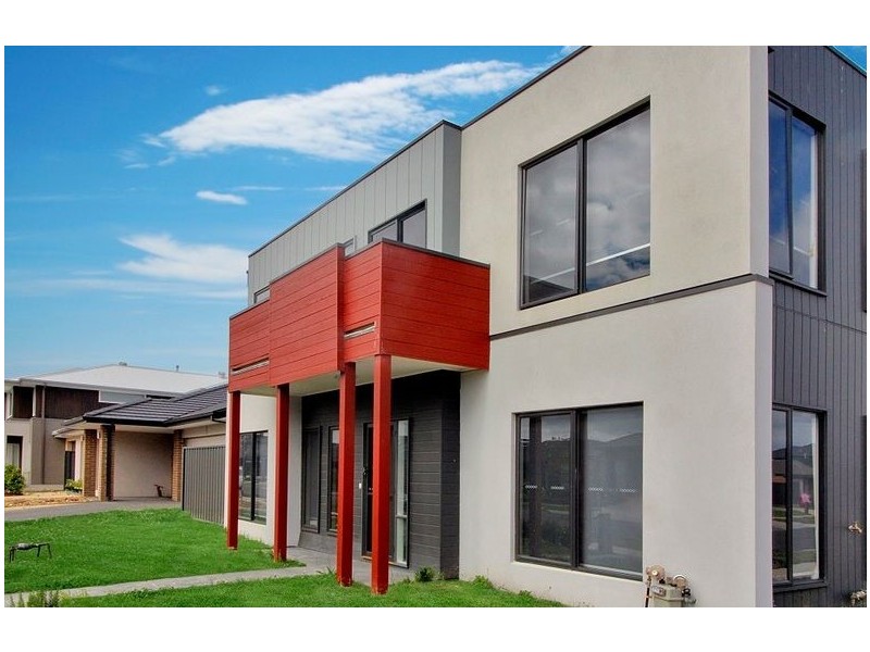 18 Langside Grove, Cranbourne East VIC 3977