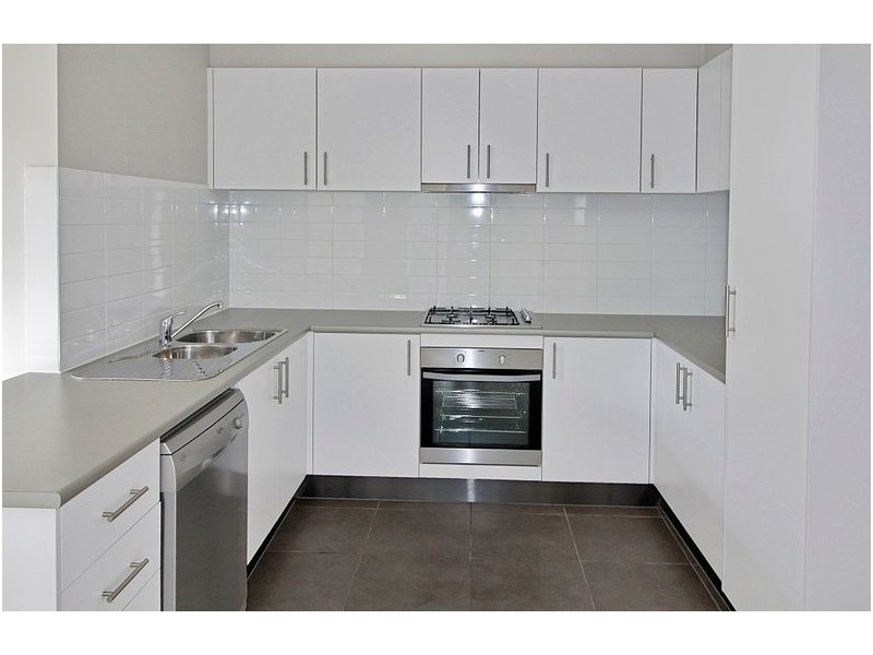 18 Langside Grove, Cranbourne East VIC 3977