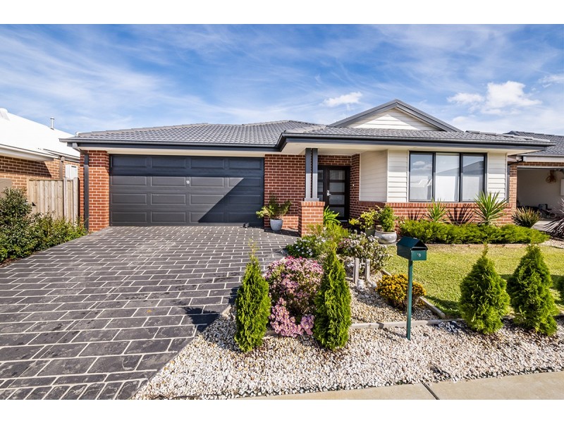 18 Westbourne Street, Clyde North VIC 3978