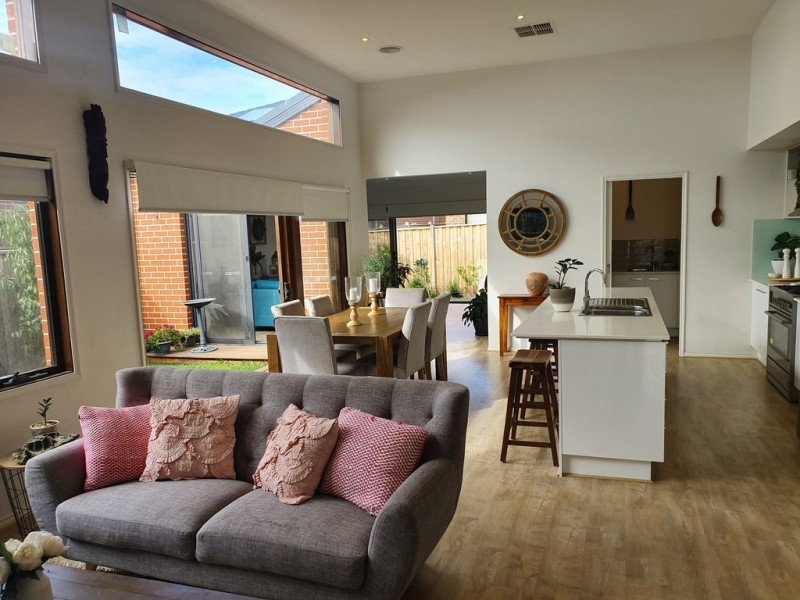 18 Westbourne Street, Clyde North VIC 3978