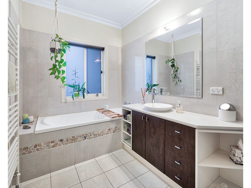 5 Bramble Close, Lyndhurst VIC 3975