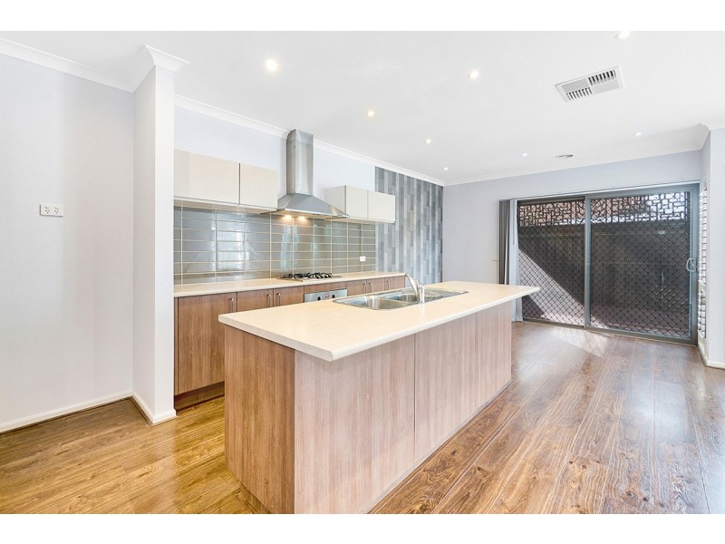 11 Dellinea Street, Cranbourne North VIC 3977