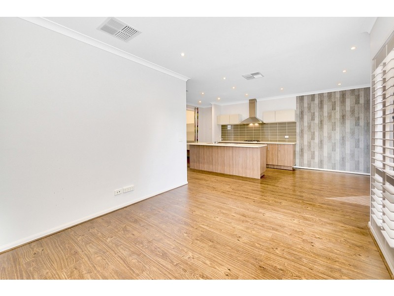 11 Dellinea Street, Cranbourne North VIC 3977