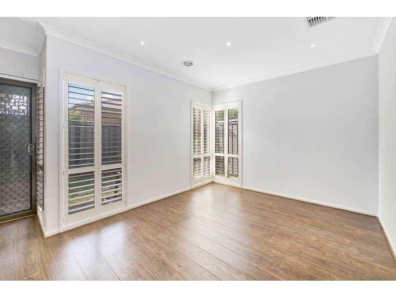 11 Dellinea Street, Cranbourne North VIC 3977