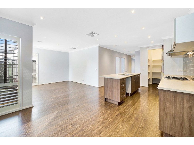 11 Dellinea Street, Cranbourne North VIC 3977