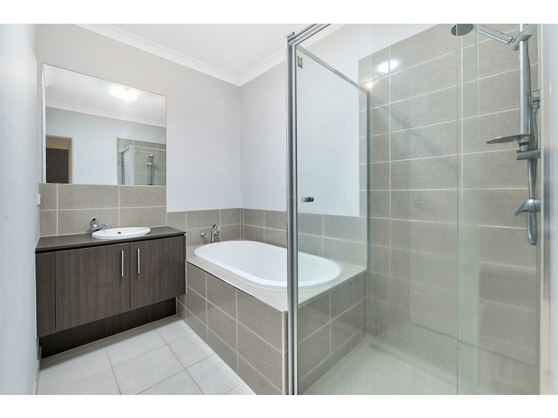 11 Dellinea Street, Cranbourne North VIC 3977