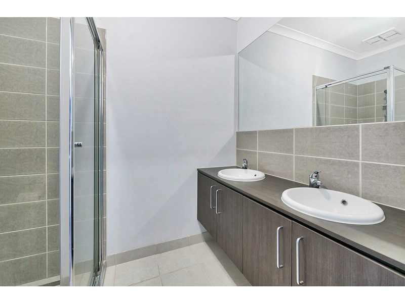 11 Dellinea Street, Cranbourne North VIC 3977