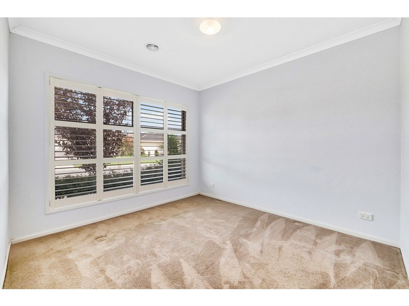 11 Dellinea Street, Cranbourne North VIC 3977