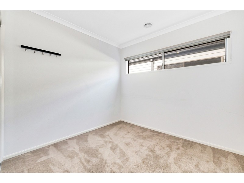 11 Dellinea Street, Cranbourne North VIC 3977