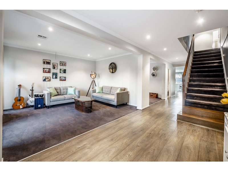 14 Herring Avenue, Cranbourne North VIC 3977