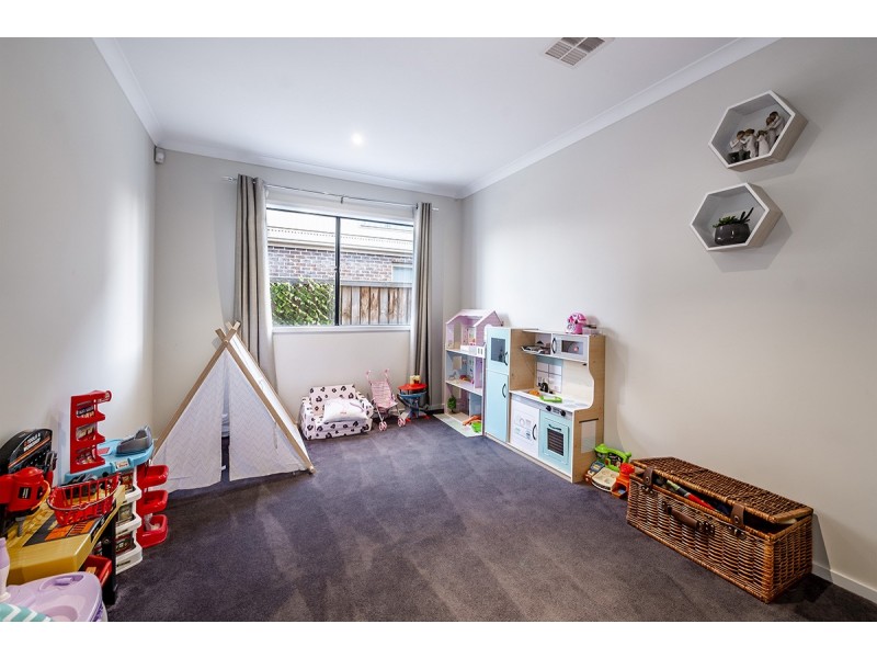 14 Herring Avenue, Cranbourne North VIC 3977