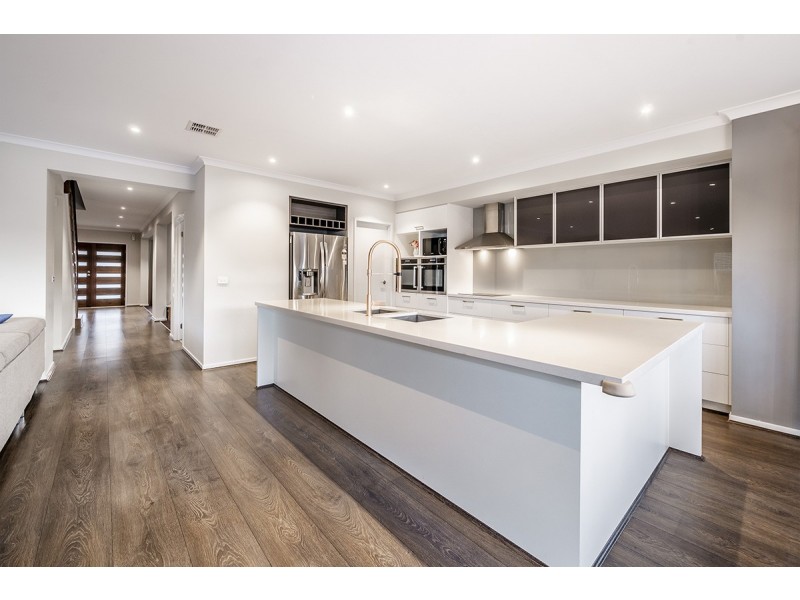 14 Herring Avenue, Cranbourne North VIC 3977