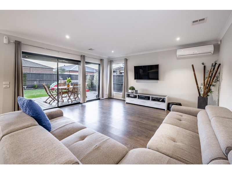 14 Herring Avenue, Cranbourne North VIC 3977