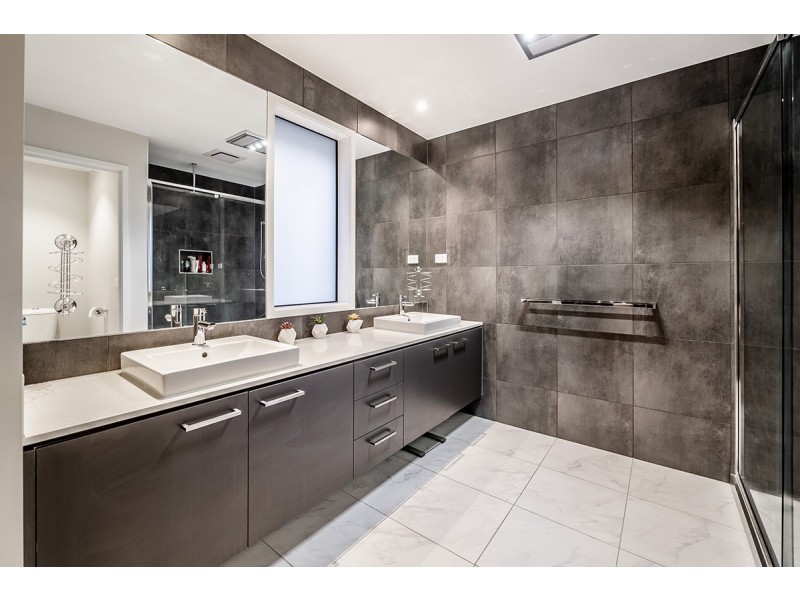 14 Herring Avenue, Cranbourne North VIC 3977