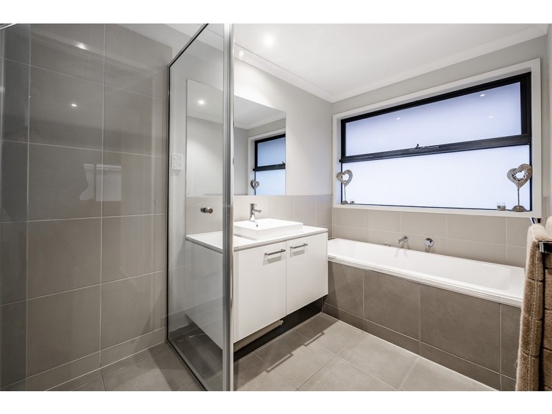 14 Herring Avenue, Cranbourne North VIC 3977