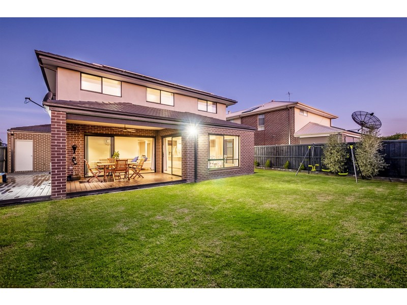 14 Herring Avenue, Cranbourne North VIC 3977