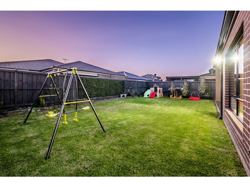 14 Herring Avenue, Cranbourne North VIC 3977