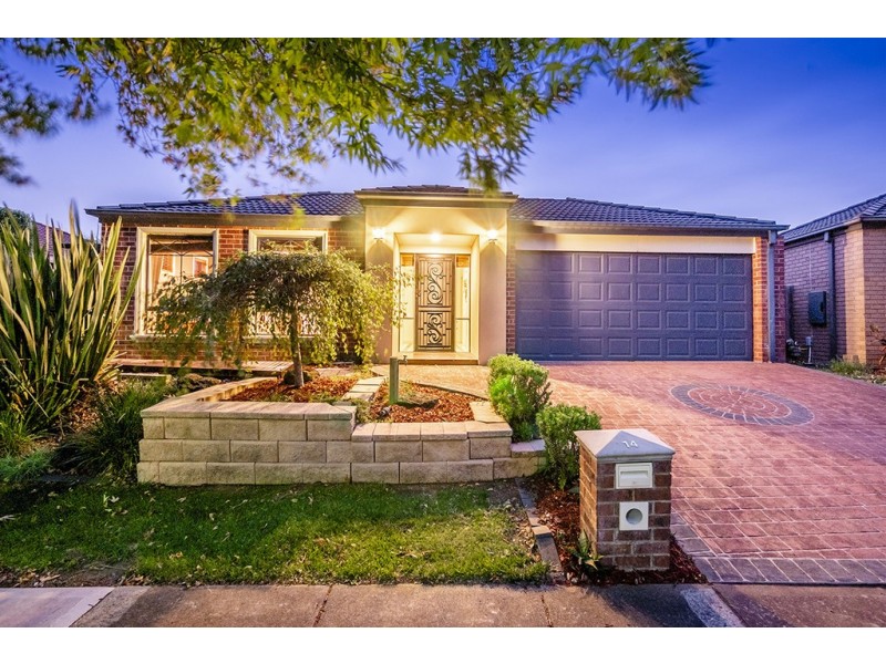 14 Horsham Drive, Cranbourne East VIC 3977
