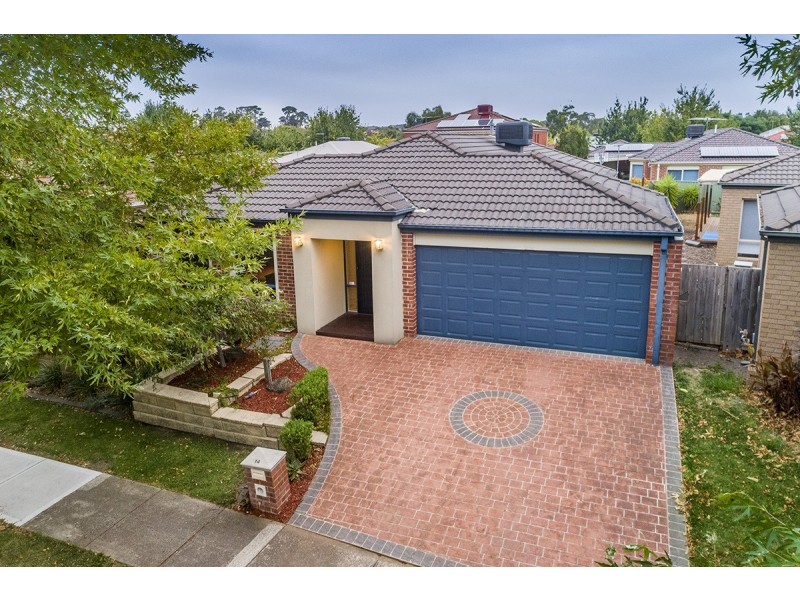 14 Horsham Drive, Cranbourne East VIC 3977
