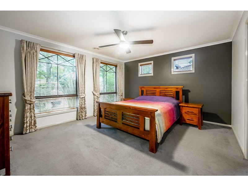 14 Horsham Drive, Cranbourne East VIC 3977