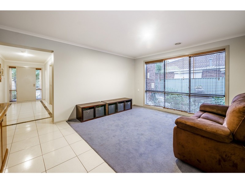 14 Horsham Drive, Cranbourne East VIC 3977