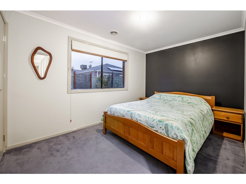 14 Horsham Drive, Cranbourne East VIC 3977